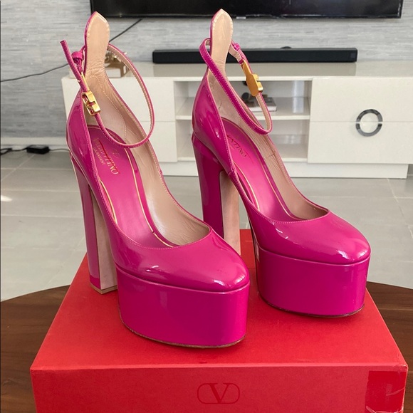 Valentino Discobox Almond Toe Platform Pumps Fuchsia Platform Heels